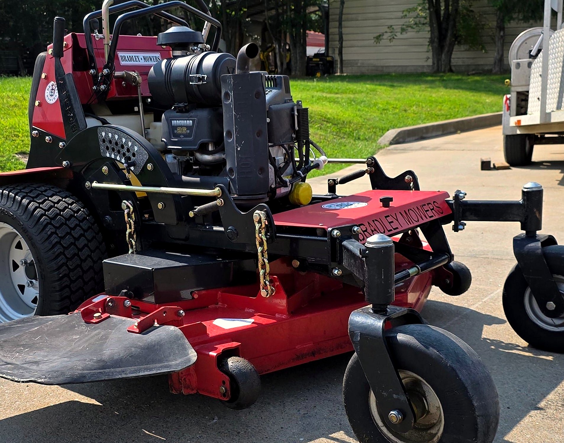 New Bradley 52SC-BS26 52" Stand On Compact Zero Turn Mower (0569)